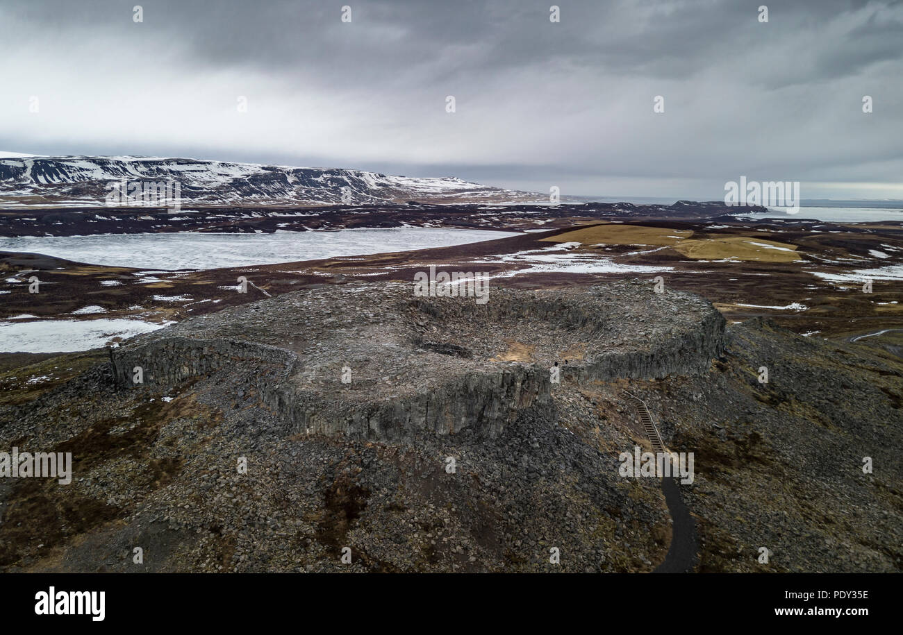 La ruina, la antigua fortaleza de basalto Borgarvirki, península Vatnsnes, Islandia Foto de stock