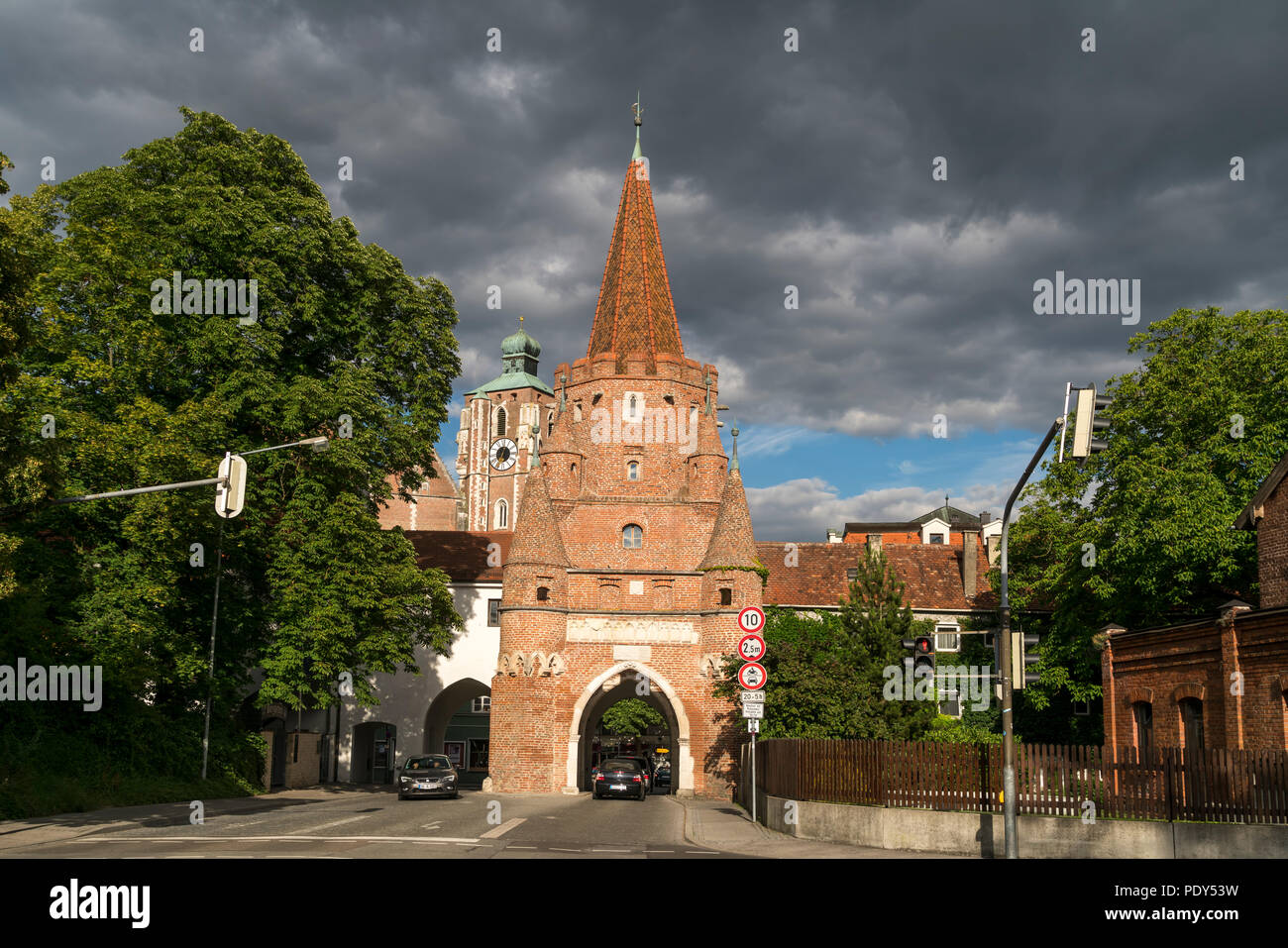 Landmark y Liebfrauenmünster Kreuztor, Ingolstadt, Alta Baviera, Baviera, Alemania Foto de stock