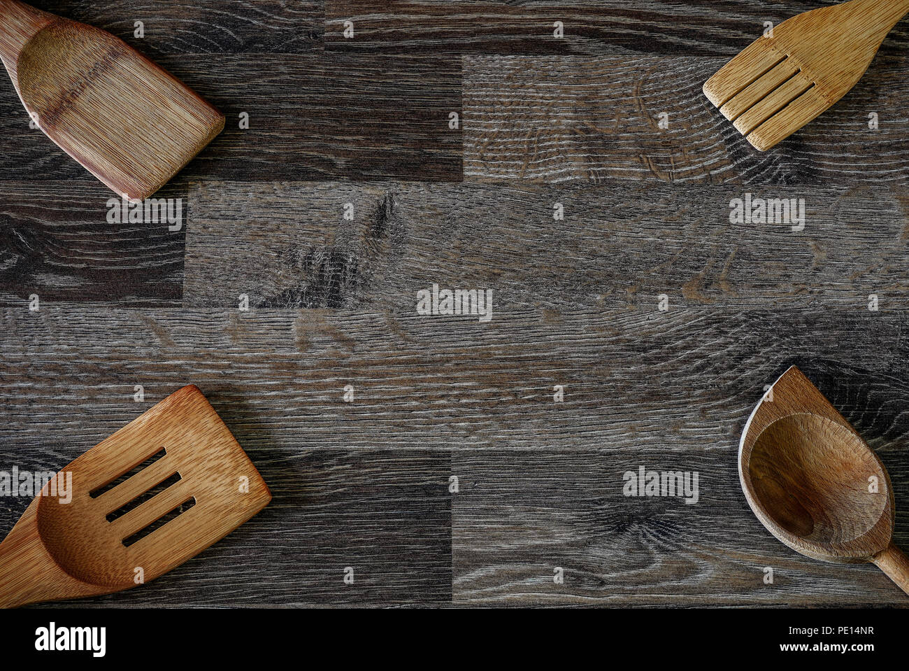 La palabra cuchara se deriva de una antigua palabra que significa un chip  de madera o cuerno tallado en una pieza más grande. Cucharas de madera  fueron fáciles de tallar y por