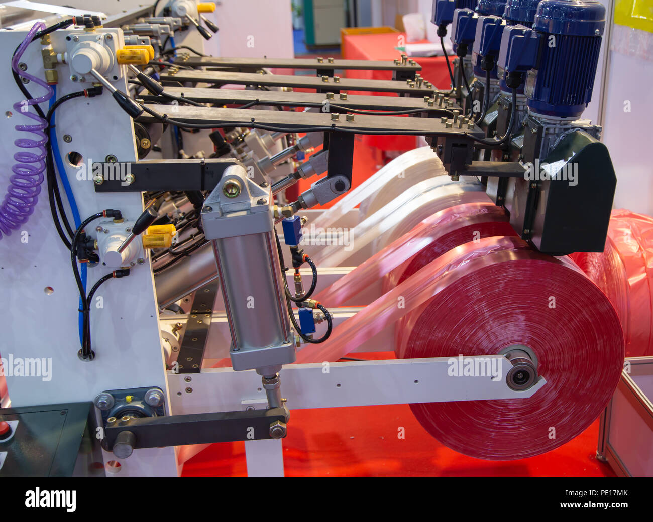 Extrusora de polietileno para la industria de la bolsa de plástico  Fotografía de stock - Alamy