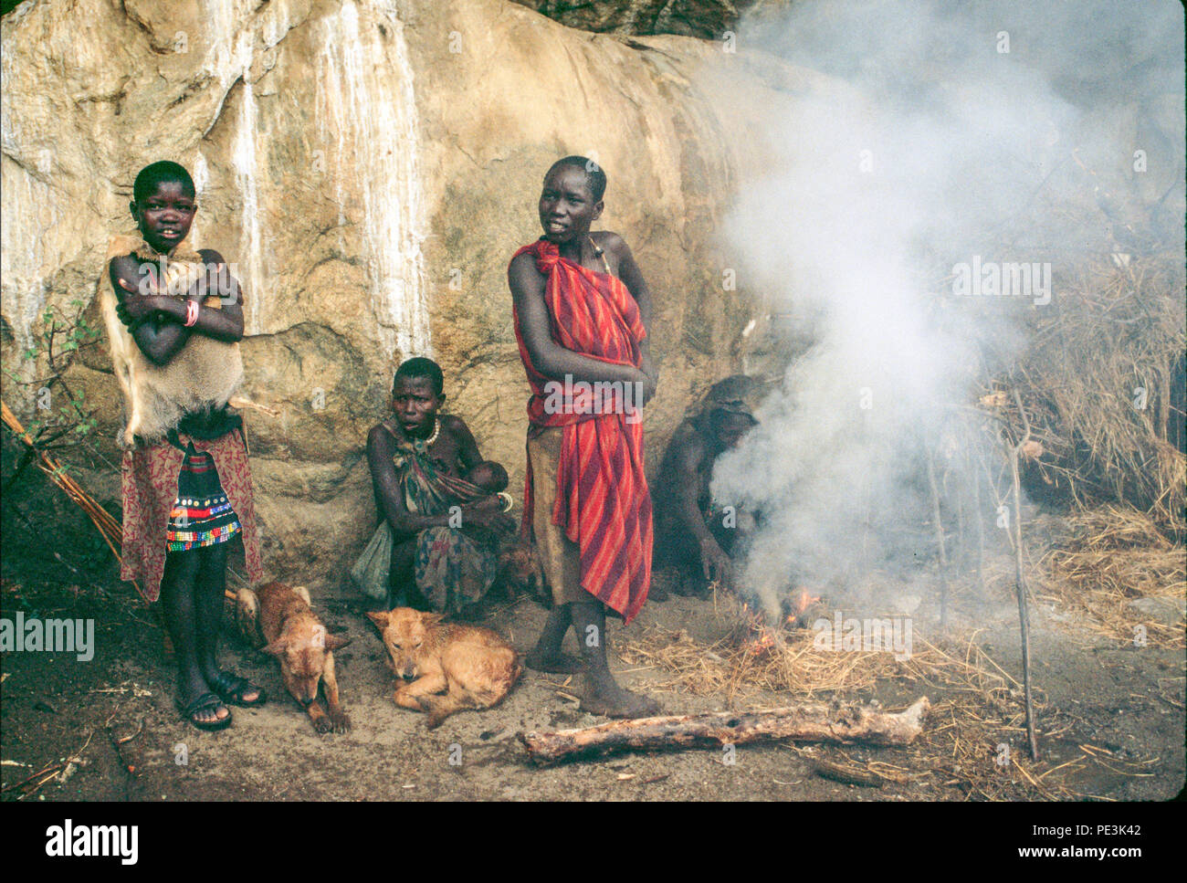 El pueblo Hadza haga clic en personas de habla, cazadores-recolectores, que vivían en la región del lago Eyasi, en Tanzania. Quizás hay sólo 200 de ellos todavía l Foto de stock