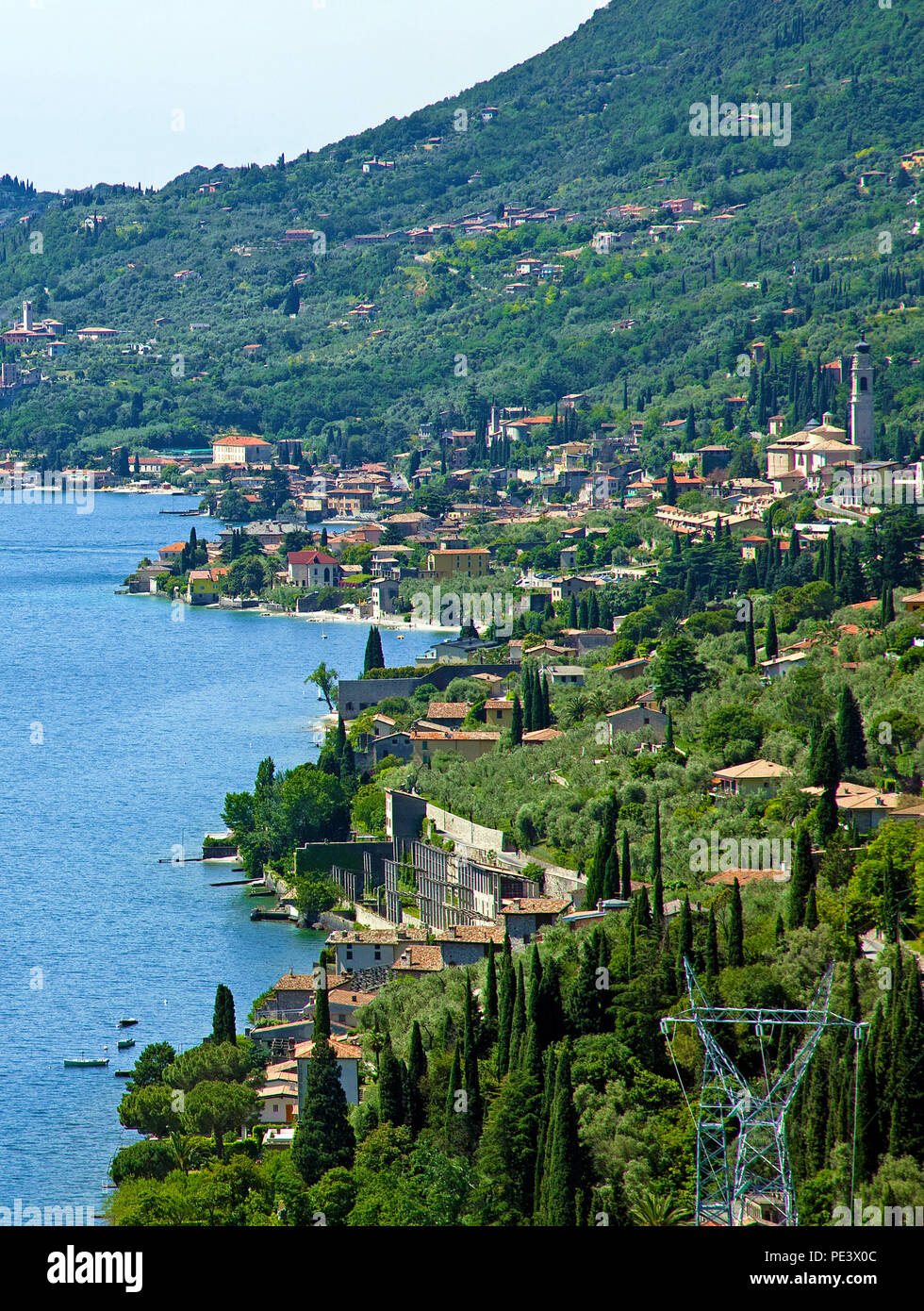 Gargnano en westbank del Lago de Garda, en la provincia de Brescia, Lago de Garda, Lombardía, Italia Foto de stock