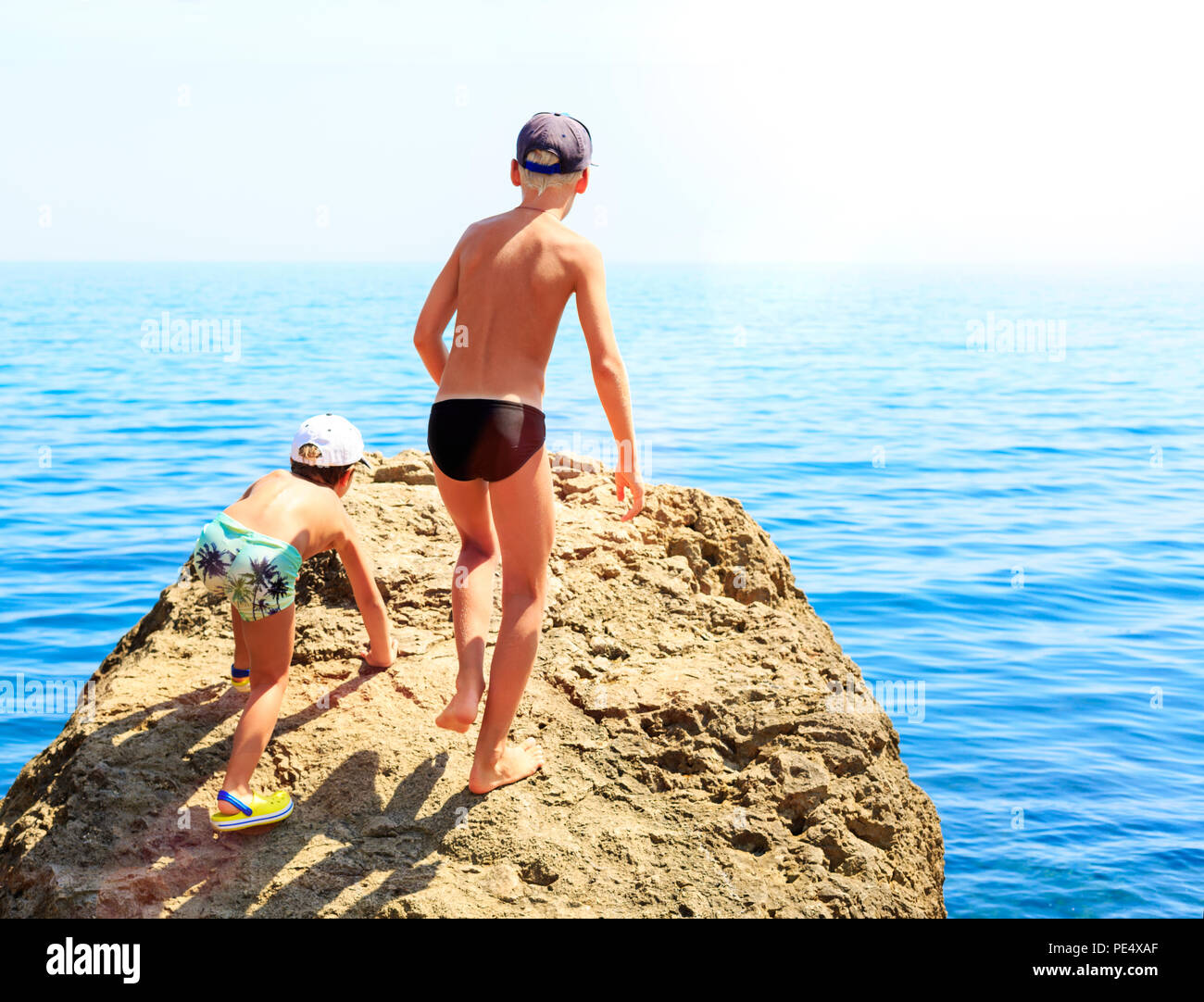 Niños en calzoncillos de natación fotografías e imágenes de alta resolución  - Alamy