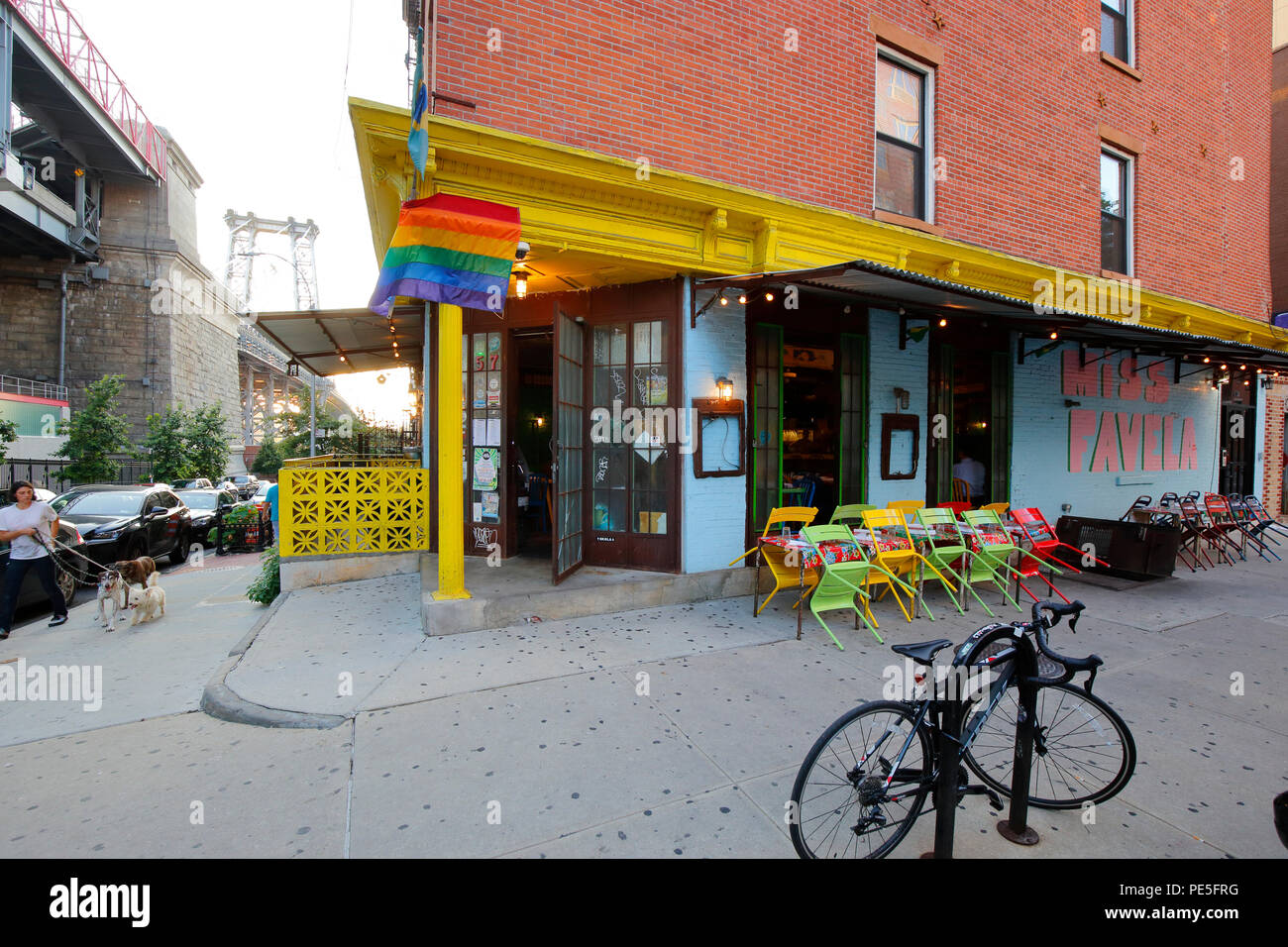 Miss Favela 57 S 5th St Brooklyn Ny Escaparate Exterior De Un Restaurante Brasileno En El Barrio De Williamsburg Fotografia De Stock Alamy