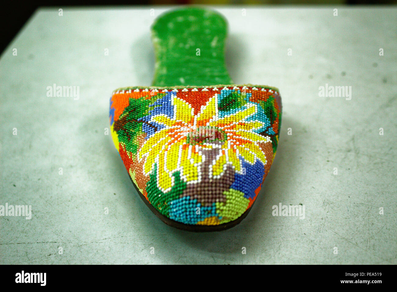 Zapatos artesanales de Peranakan en Malacca Malasia Fotografía de stock -  Alamy