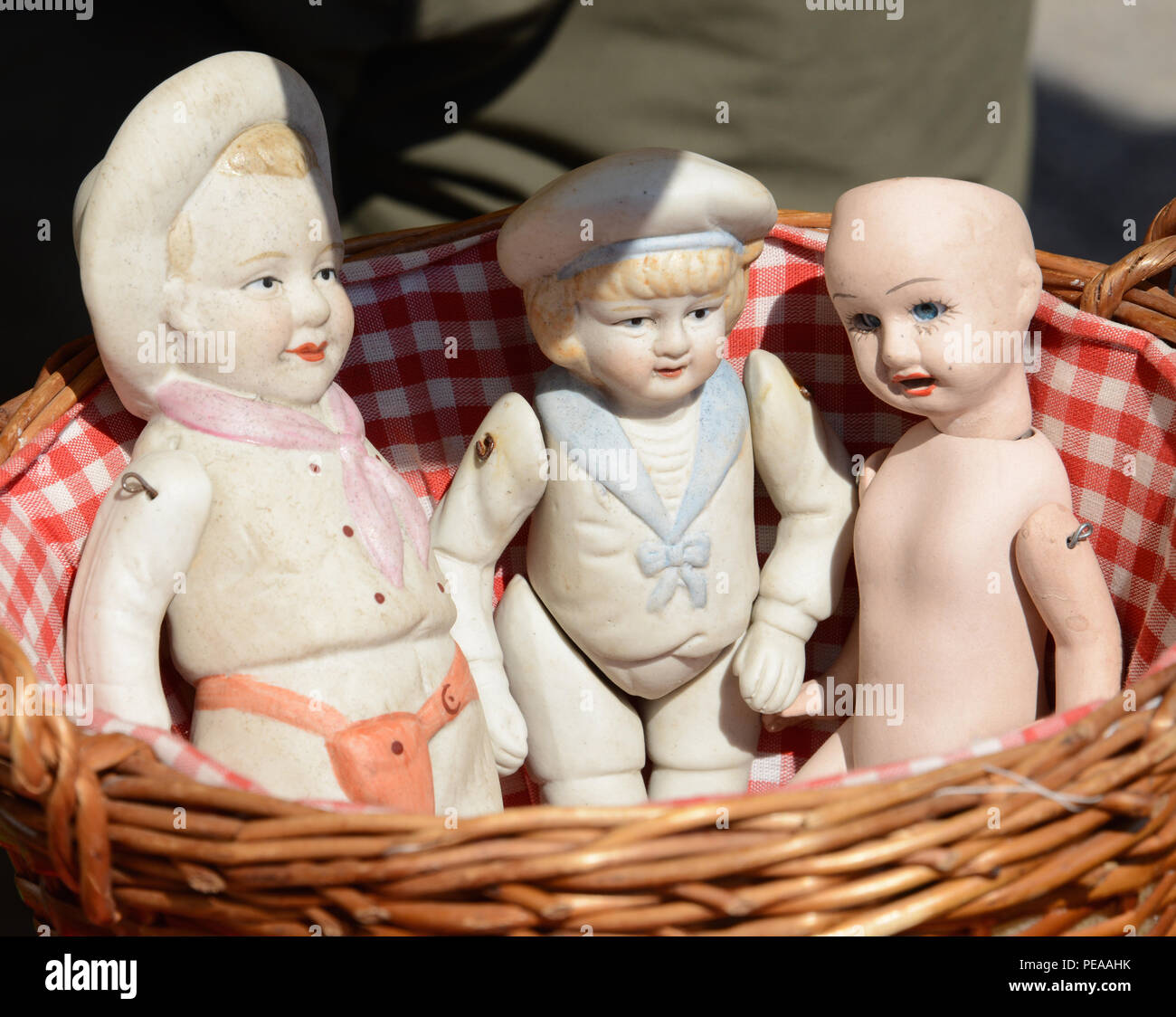 Muñecas antiguas en venta, Francia Fotografía de stock - Alamy