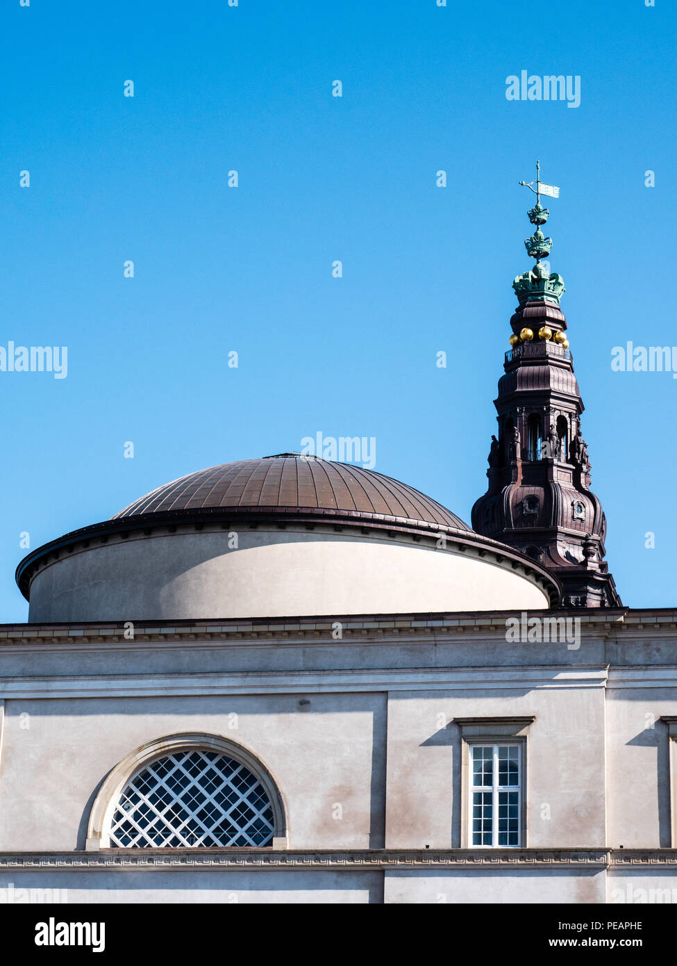 Capilla del palacio de Christiansborg, Slotskirke Christiansborg, y la torre, Copenhague, Zelanda, Dinamarca, Europa. Foto de stock