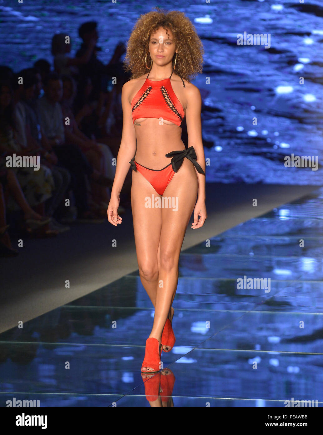 Miami and bikinis fotografías e imágenes resolución - Alamy