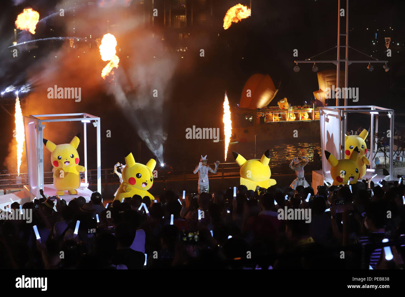 Yokohama Japon 13 Aug 18 Software De Videojuegos De Nintendo Es El Conocido Personaje De Pokemon Pikachu Realizar Sobre El Escenario Y Barco Para Su Espectaculo Nocturno Sincronicidad Pokemon En Yokohama Suburbano Yokohama Japon 13 Aug 18 Software De Videojuegos De Nintendo Es El Conocido Personaje De Pokemon Pikachu Realizar Sobre El Escenario Y Barco Para Su Espectaculo Nocturno Sincronicidad Pokemon En Yokohama Suburbano