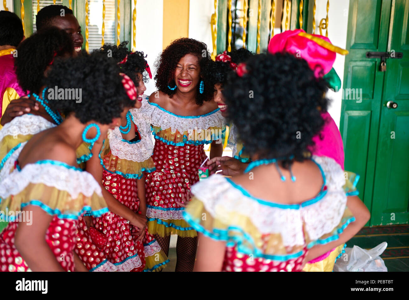 Negritas Puloy desde el barrio Montecristo. La Negrita Puloy que lleva 40  años de felicidad y diversión, es un personaje en el carnaval de Ba  Fotografía de stock - Alamy