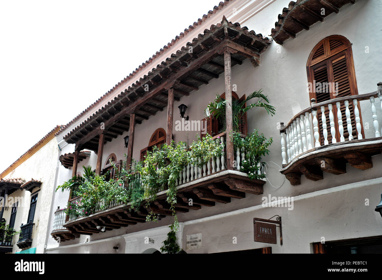 Los edificios coloniales dentro de la muralla de la ciudad de Cartagena Foto de stock