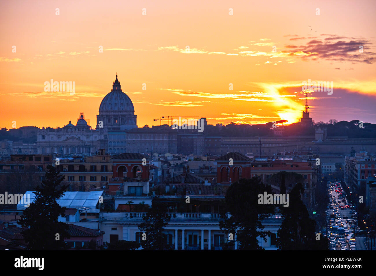 Puesta de sol vista de Roma desde la Villa Borghese, Roma, Lazio, Italia Foto de stock