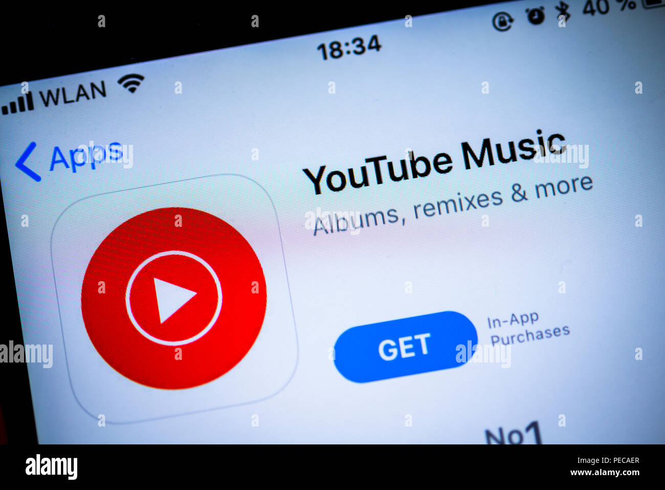 Youtube Music App En La App Store De Apple El Servicio De Streaming De Musica Video Platform App Icono Mostrar En Una Pantalla De Un Movil Fotografia De Stock Alamy