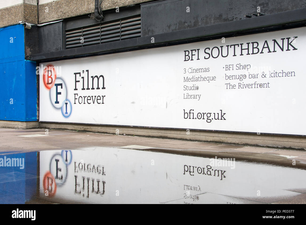 Anuncio de BFI Southbank de Londres, Reino Unido Foto de stock