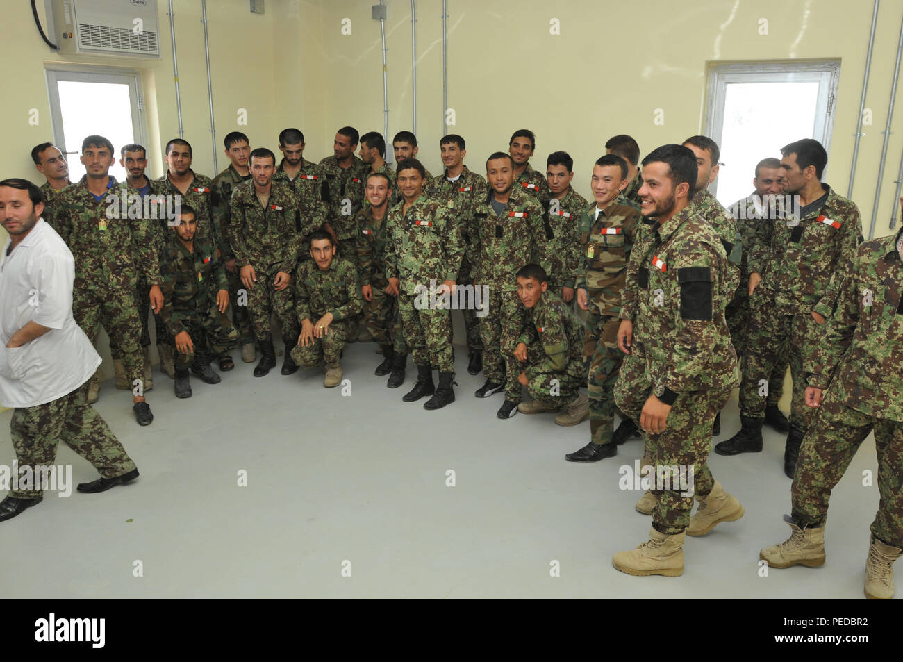 KANDAHAR, Afganistán (Ago. 8, 2015), el segundo año de la carrera de  medicina del Ejército Nacional Afgano 205ª Corps asistieron a clases de  asistente médico en el Hospital Militar Regional de Kandahar