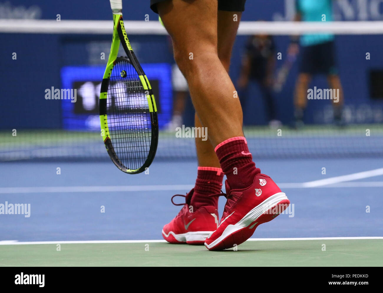 Grand Slam Rafael Nadal campeón de España lleva zapatillas de tenis Nike  personalizadas durante el US Open 2017 partido final Fotografía de stock -  Alamy