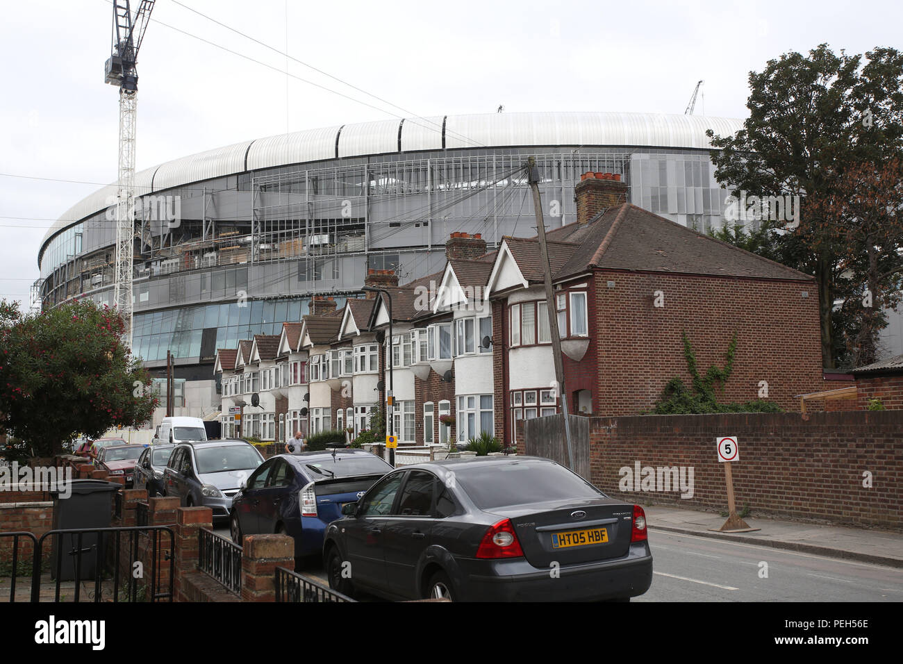 Londres, Reino Unido. El 15 de agosto de 2018. Tottenham es mudarse a su nuevo estadio ha sido retrasado al menos hasta finales de octubre, ya que el terreno no estará terminado a tiempo. Spurs ahora están explorando la posibilidad de aplazar su partido en casa contra el Manchester City el 28 de Octubre como su hogar temporal Wembley ya está reservado en esa fecha. Los £850 millones de tierra había sido originalmente esperaba que estuviera listo para el enfrentamiento con el Liverpool el 15 de septiembre. Crédito: Nigel Bowles/Alamy Live News Foto de stock
