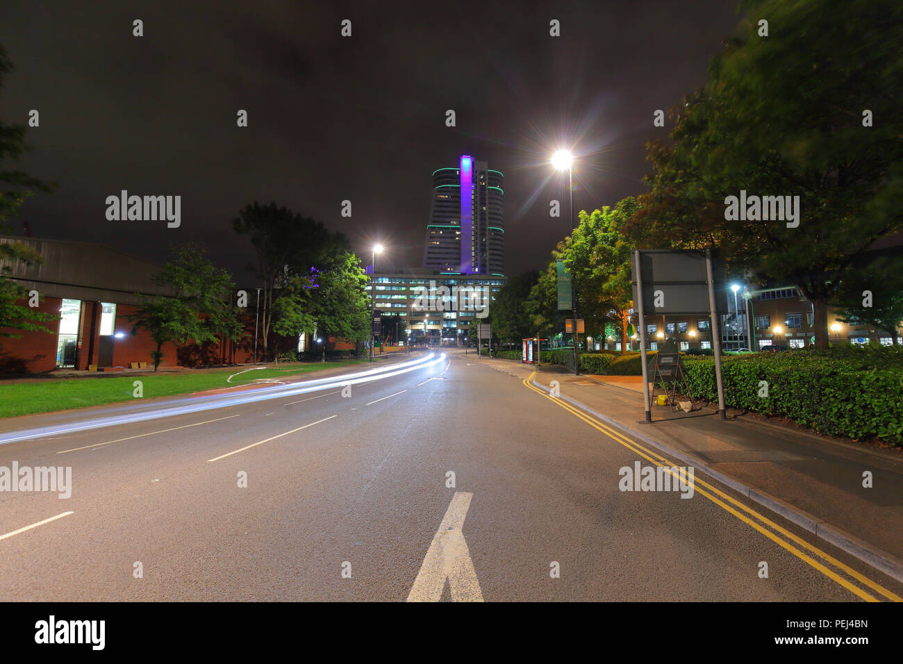 Una vista del lugar Bridegwater en Leeds en la noche de gran Wilson Street. Foto de stock