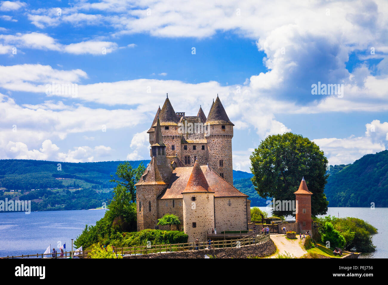 Hito de Francia,impresionante Chateau de Val,con vista al lago. Foto de stock
