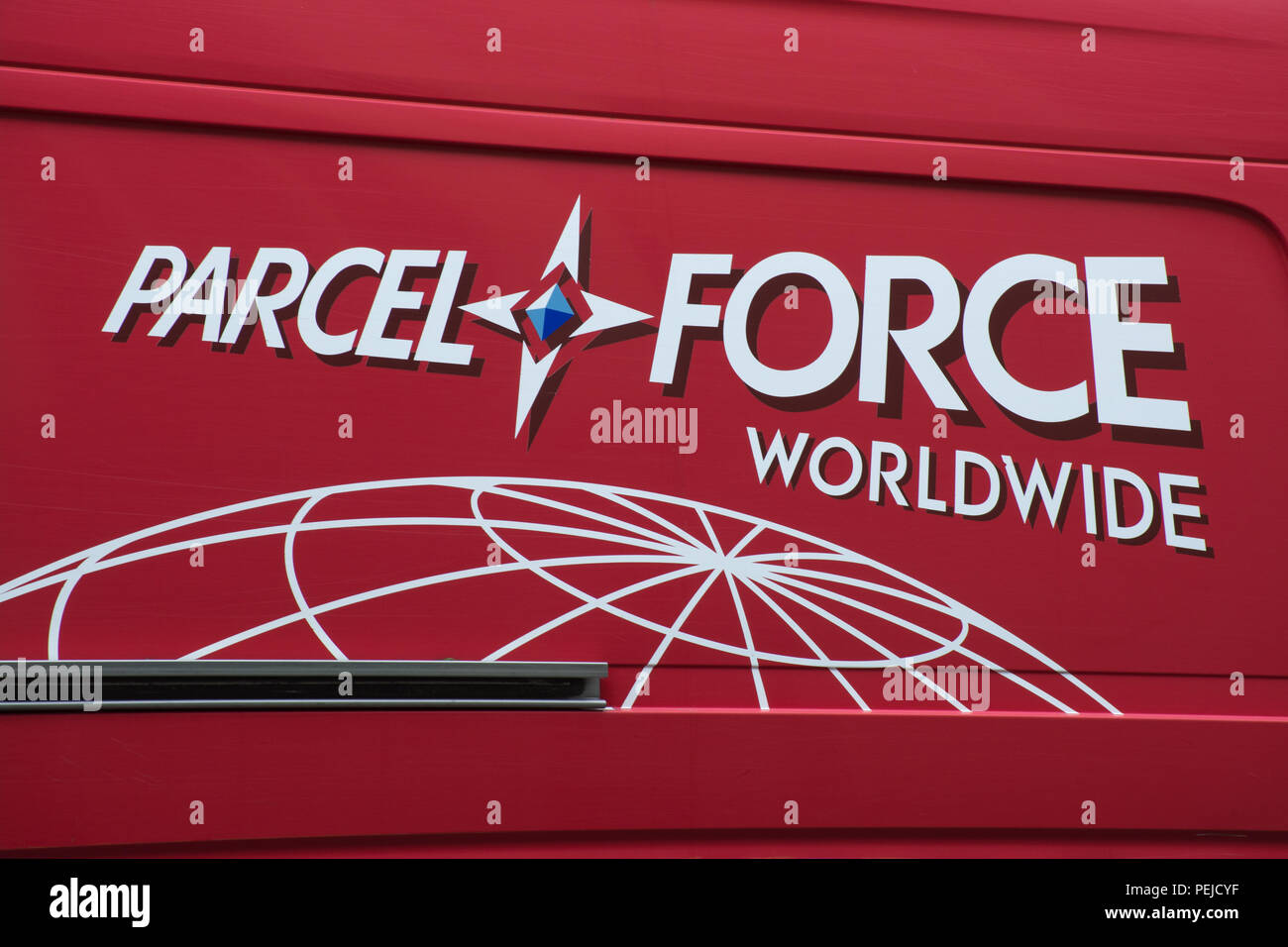 Close-up de red Parcel Force entrega en todo el mundo van Foto de stock