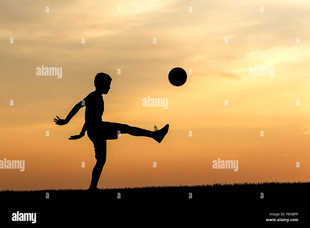 Silhouette Boy Kicking Soccer Ball Fotos E Imagenes De Stock Alamy