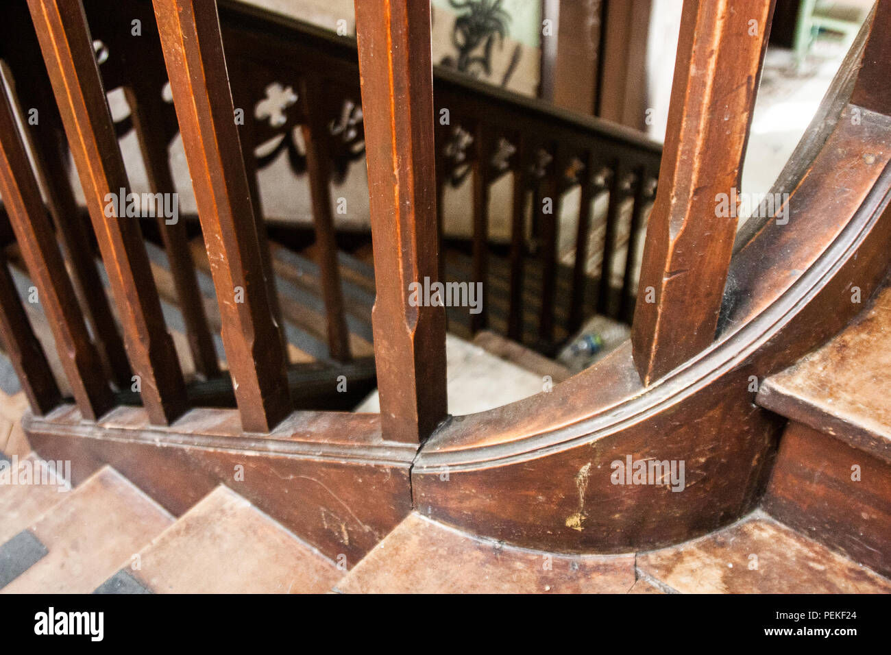 Fondo De Pantalla De Carbon De Lena Una Escalera De Madera De Una