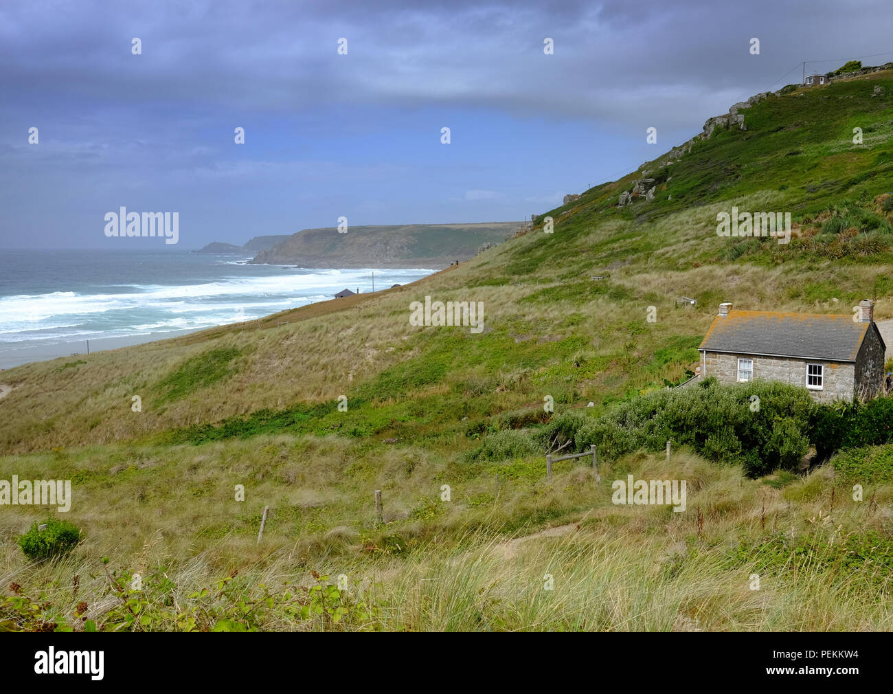 Casa solitaria en Whitesand Bay, Cornwall Foto de stock