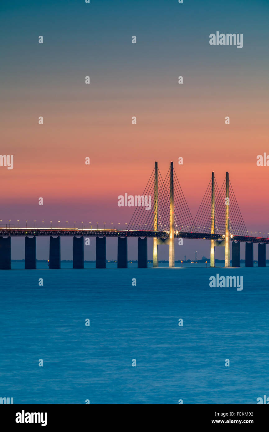 El Puente de Oresund es la más larga carretera combinado y el puente ferroviario en Europa y