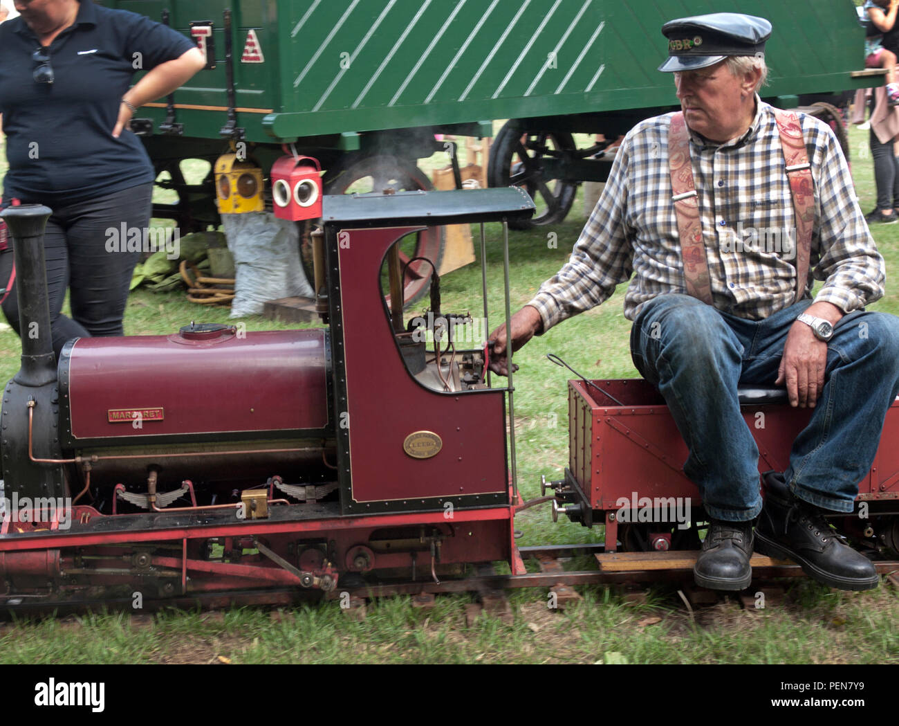 Un tren de vapor en miniatura en Firle Vintage Feria del motor Foto de stock