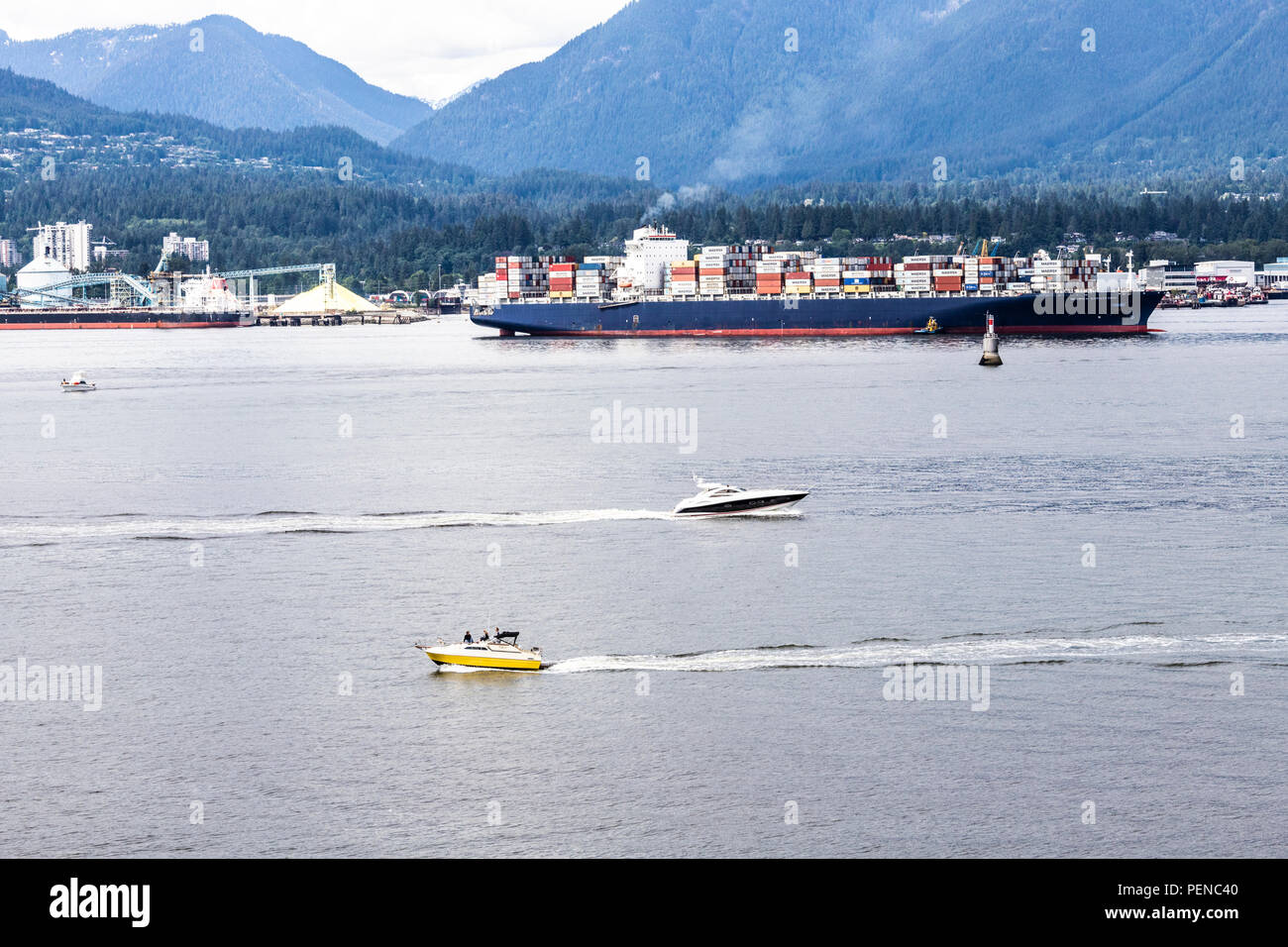 Un ajetreado Sábado por la tarde en el puerto de Vancouver, British Columbia, Canadá Foto de stock
