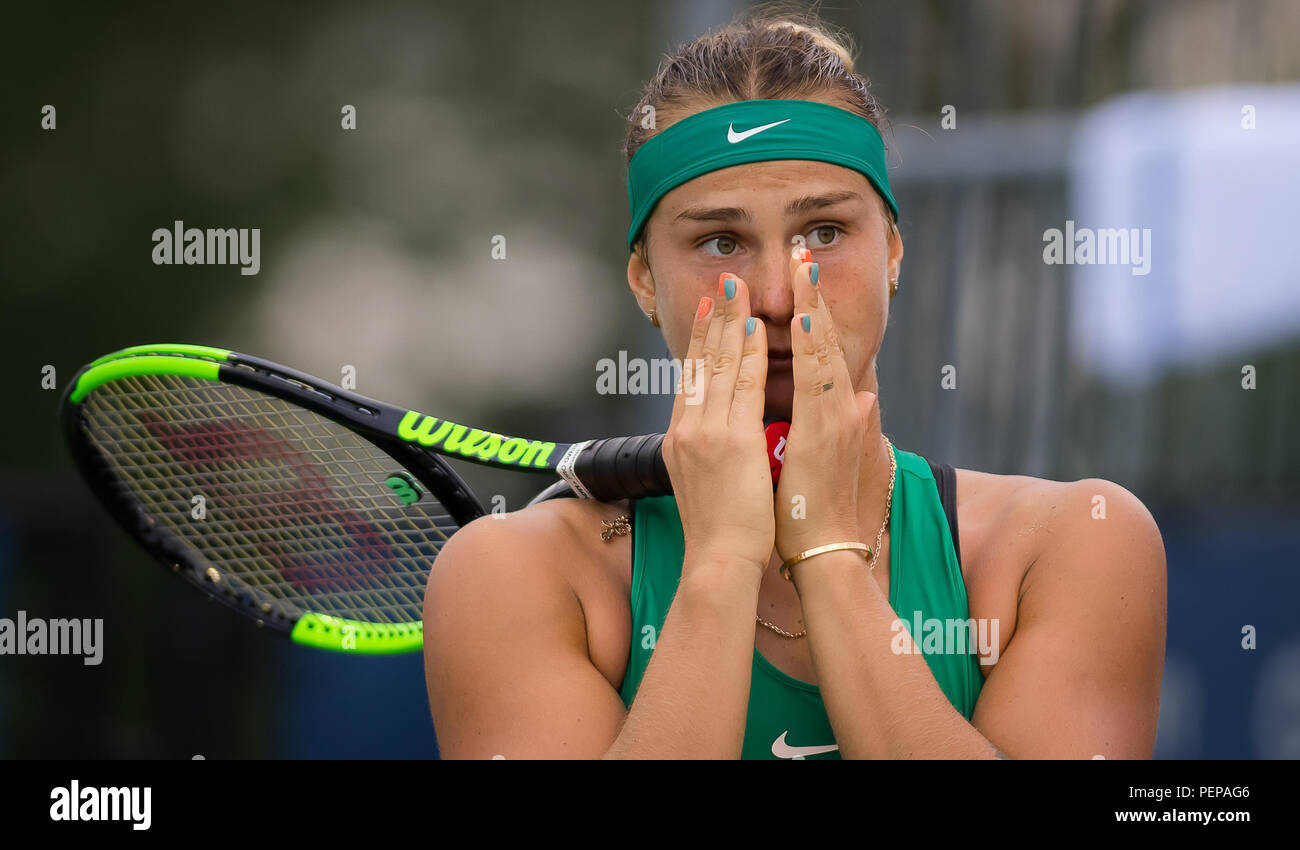 Cincinnati, Ohio, USA. Agosto 16, 2018 - Aryna Sabalenka de Belarús en  acción durante su tercera ronda coinciden en el 2018 Western & Southern  Open WTA Premier 5 torneo de tenis. Cincinnati,