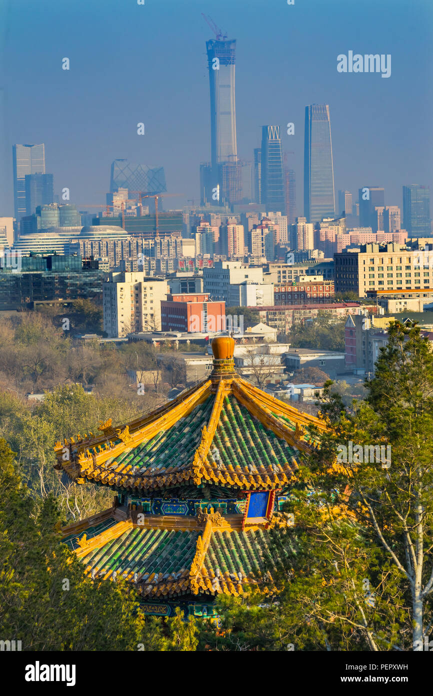 Parque Jingshan Pagoda Zhoushang nebuloso horizonte de rascacielos en
