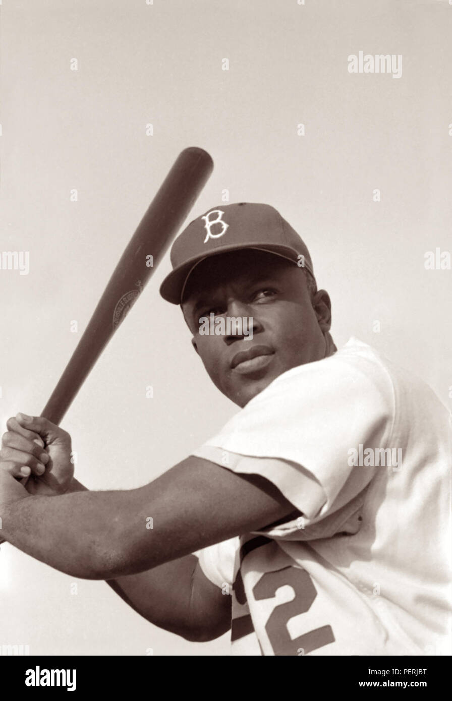 Jackie Robinson, representada en 1954 en su número 42 uniformes para los Dodgers de Brooklyn, fue la primera afroamericana, jugador de béisbol de las grandes ligas. Foto de stock