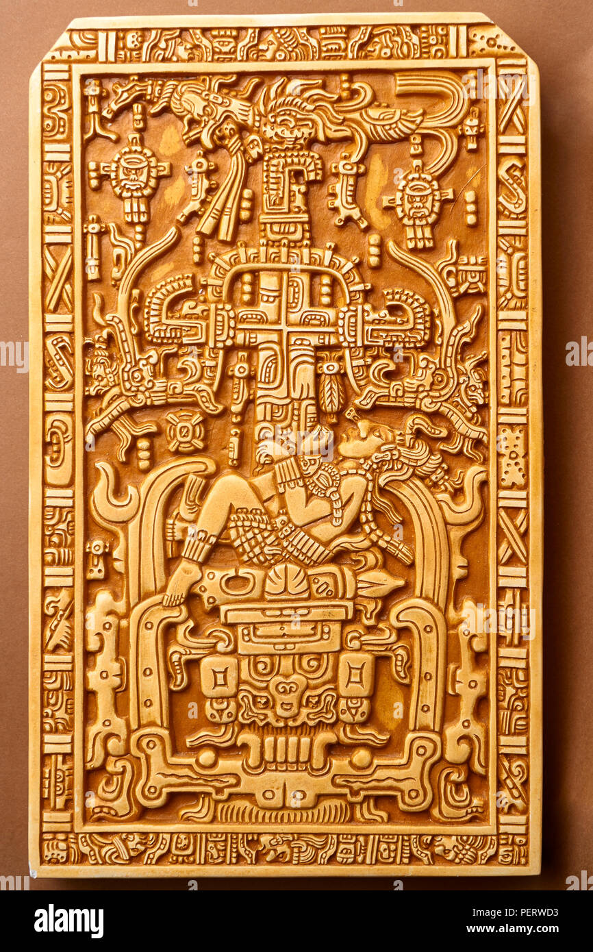 "El Palenque astronauta' (En realidad, representando el árbol con el Mundo Maya Pakal ofrecidos en sacrificio, manos atadas) - Puntos de réplica de la tumba de Pakal tapa Foto de stock