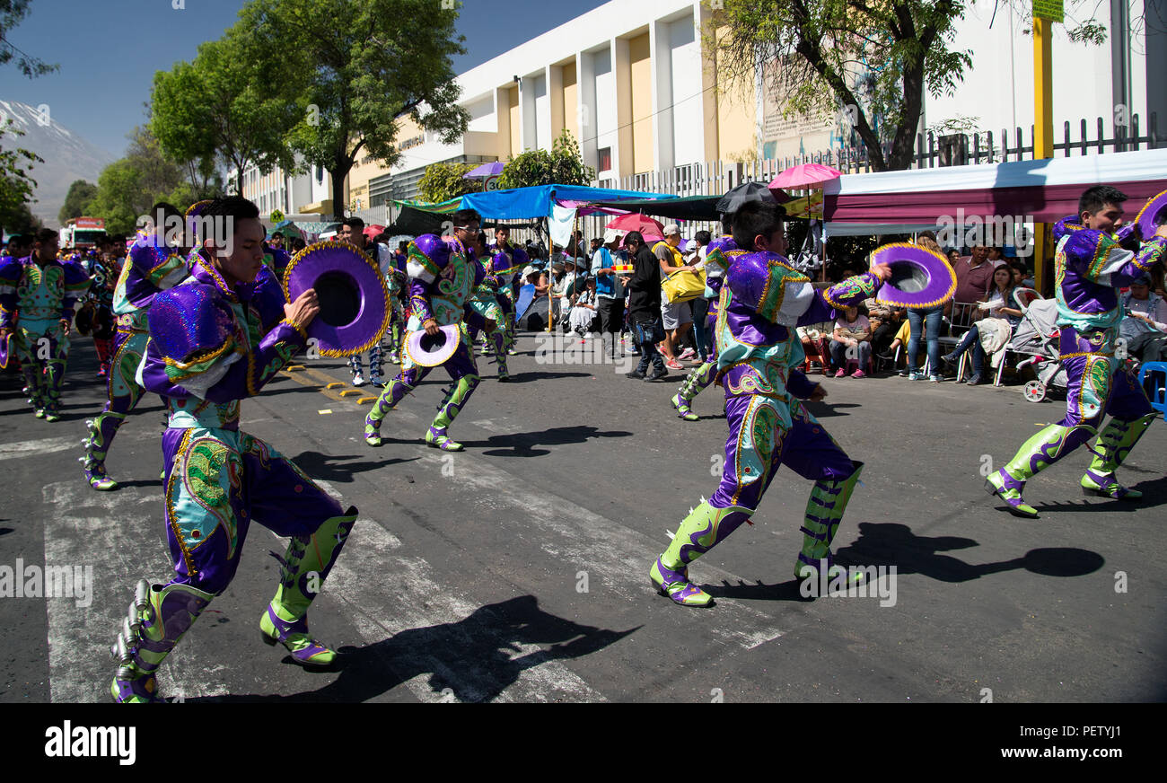 Aniversario De Arequipa Celebrada El 15 De Agosto En La Avenida Independancia Fotografia De Stock Alamy