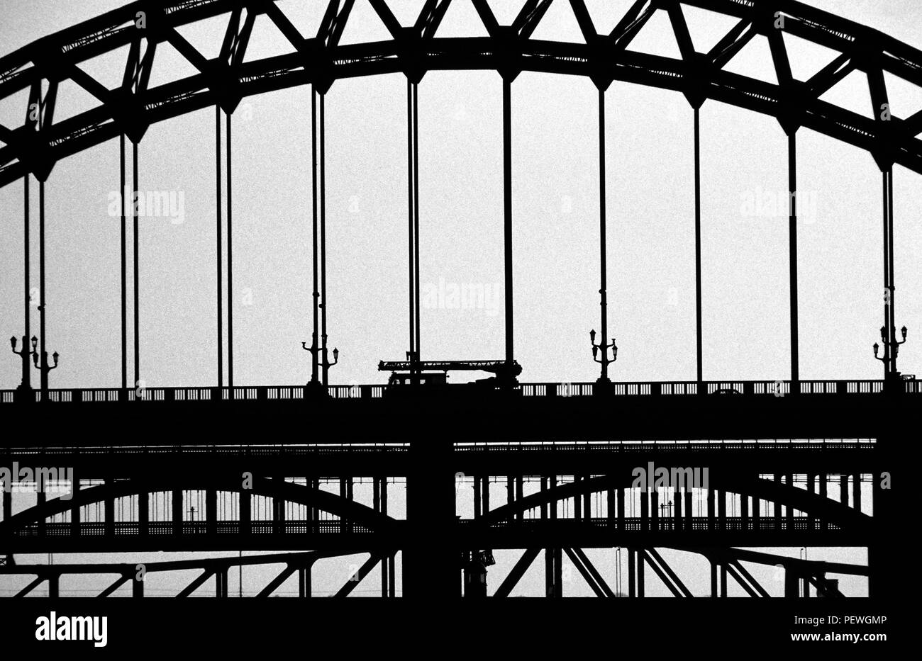 Newcastle alto puente que cruza el río Tyne. Foto de stock