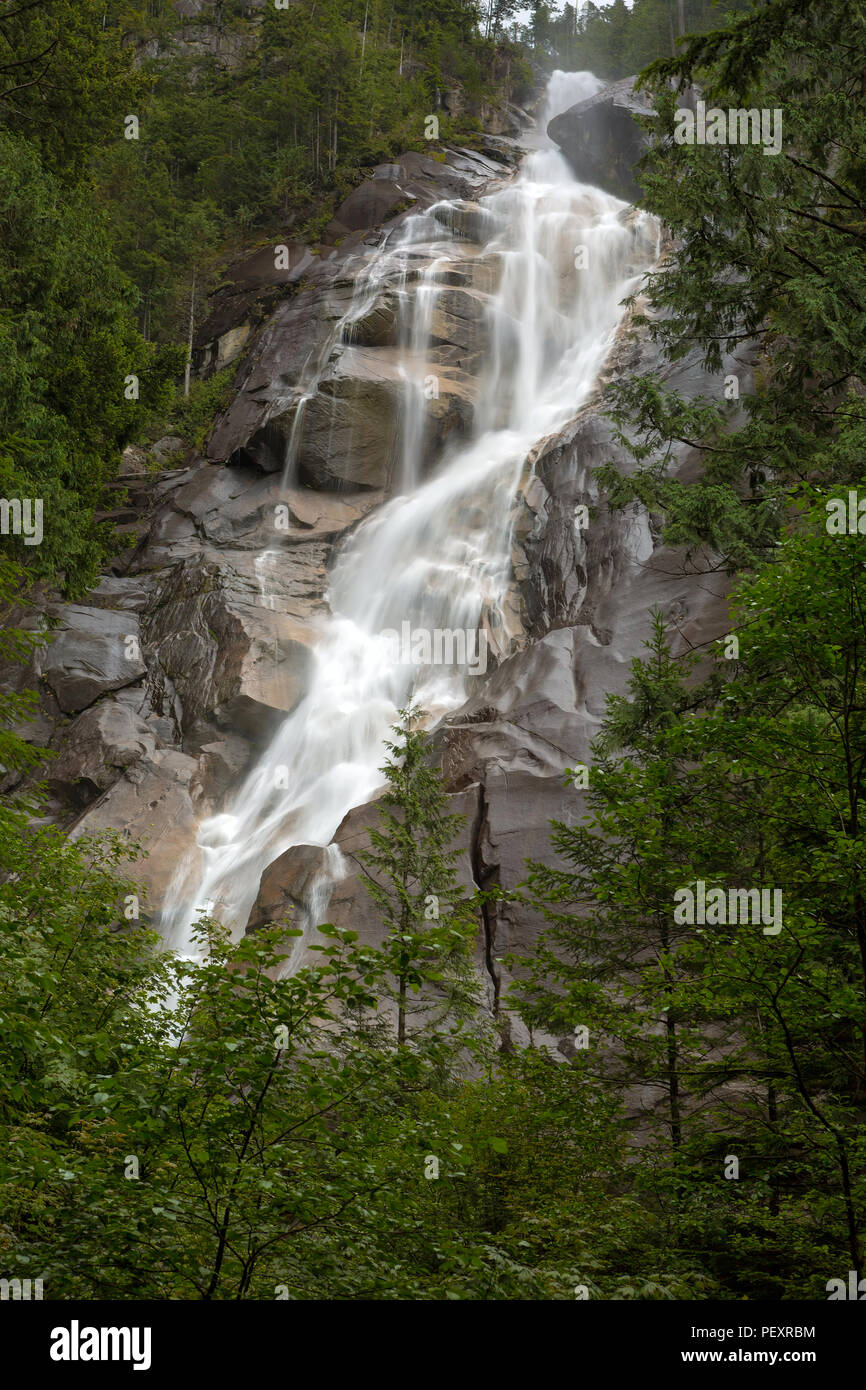 Shannon Falls en el Parque Provincial en Squamish British Columbia Canadá Foto de stock