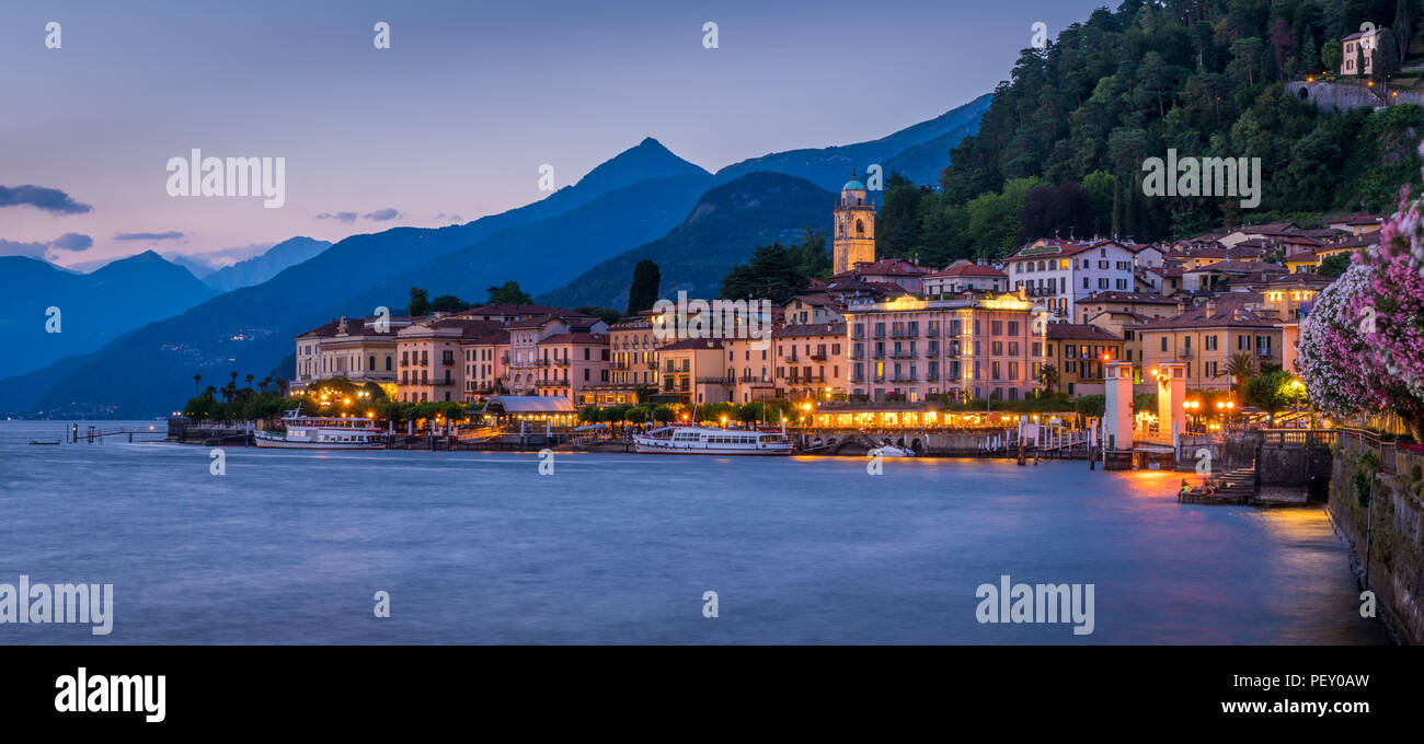 Bellagio en la noche, el Lago de Como, en Lombardía, Italia. Foto de stock