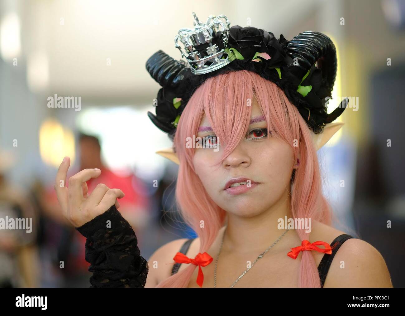Los Angeles, Estados Unidos. 17 Aug, 2018. Un cosplayer posa para las fotos en el anime de 2018 de California en Los Angeles, Estados Unidos, el 17 de agosto, 2018. Crédito: Zhao Hanrong/Xinhua/Alamy Live News Foto de stock