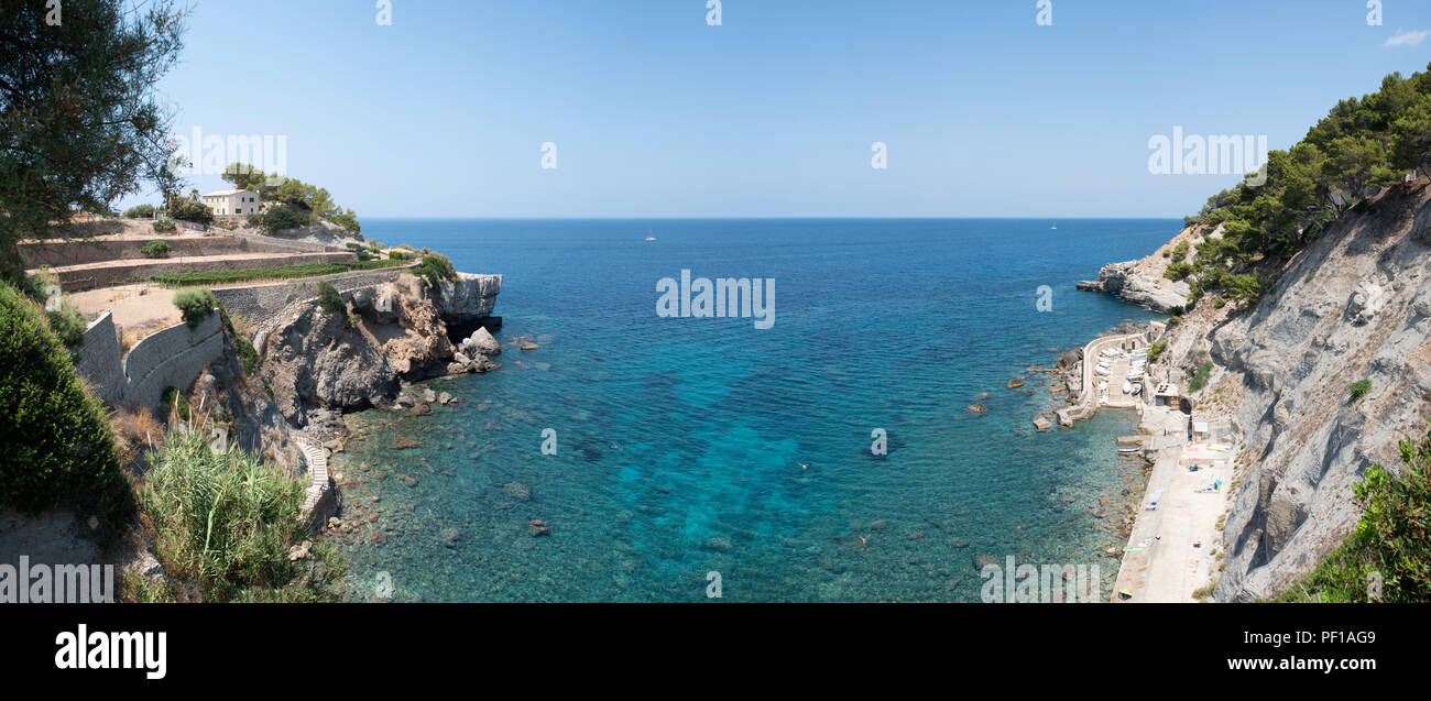 Vista panorámica del hermoso paisaje costero en la isla balear de Mallorca Foto de stock