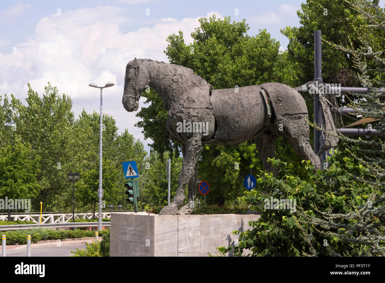 Monumento estatua de Bucéfalo (o Bucéfalas), un tributo al caballo de Tesalia de Alejandro Magno. Larissa, Grecia Foto de stock
