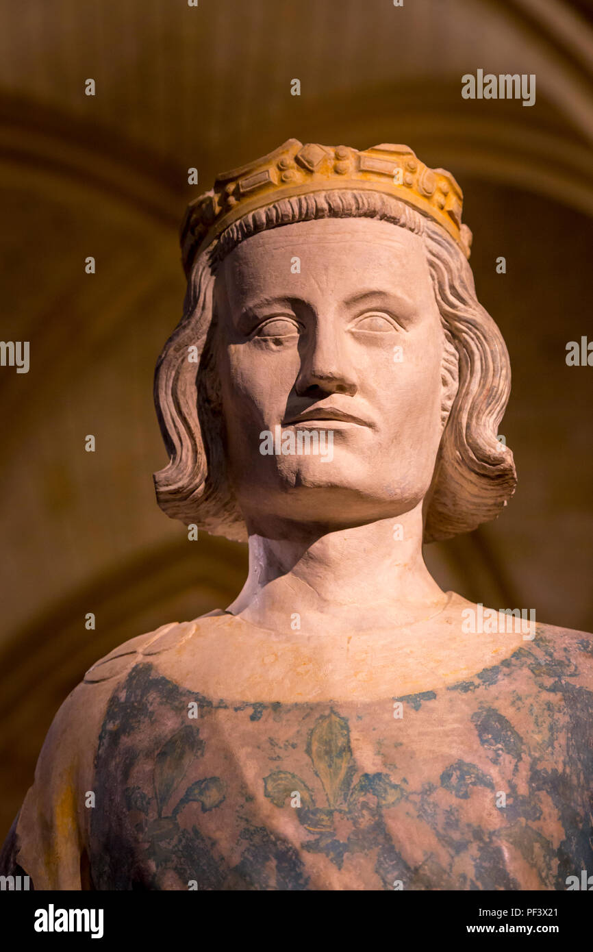 Busto del rey Luis IX (1214-1270 AD) - AKA St Louis, un reformador rey, en la pantalla dentro de la Conciergerie, en París, Francia Foto de stock