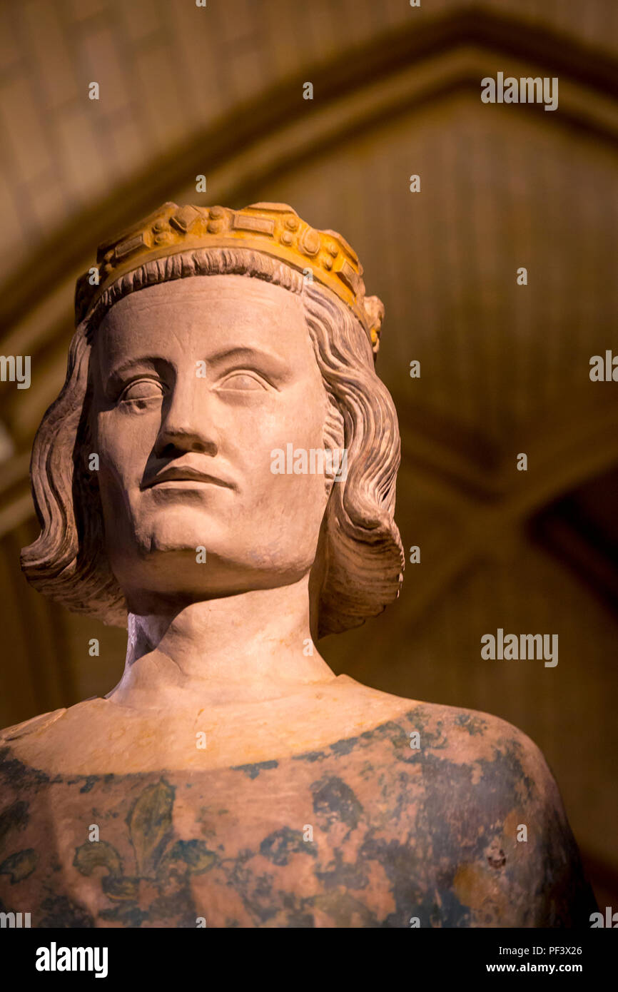 Busto del rey Luis IX (1214-1270 AD) - AKA St Louis, un reformador rey, en la pantalla dentro de la Conciergerie, en París, Francia Foto de stock