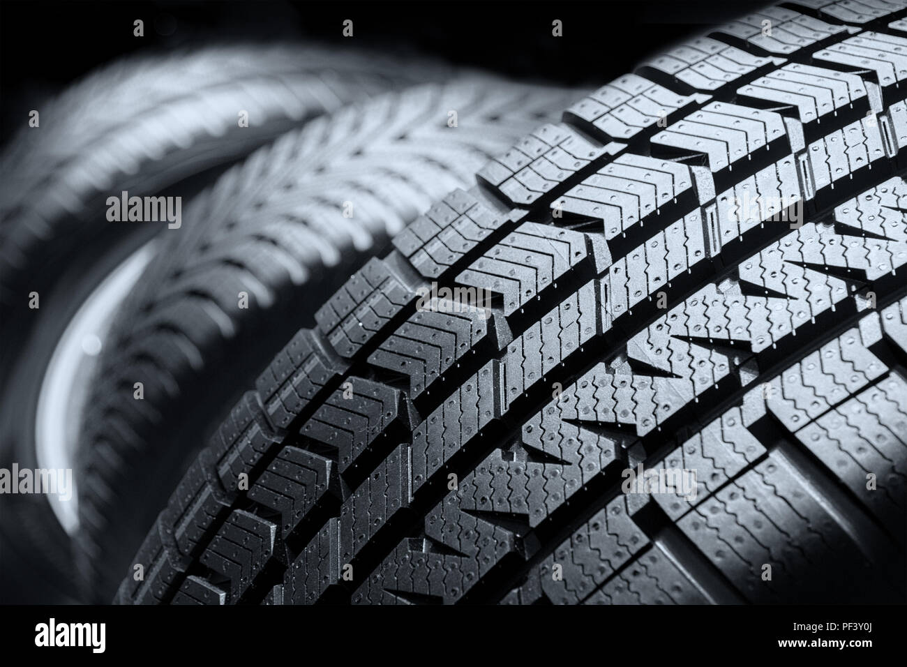Cerca del perfil de neumático neumáticos de automóvil Foto de stock
