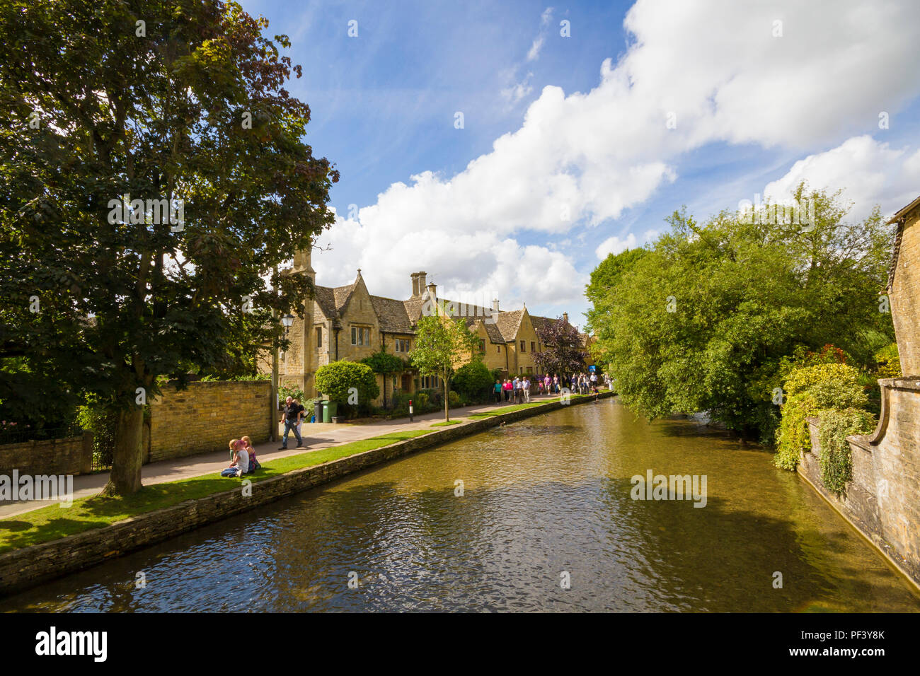 Bourton sobre el agua, Gloucestershire, Inglaterra. Foto de stock