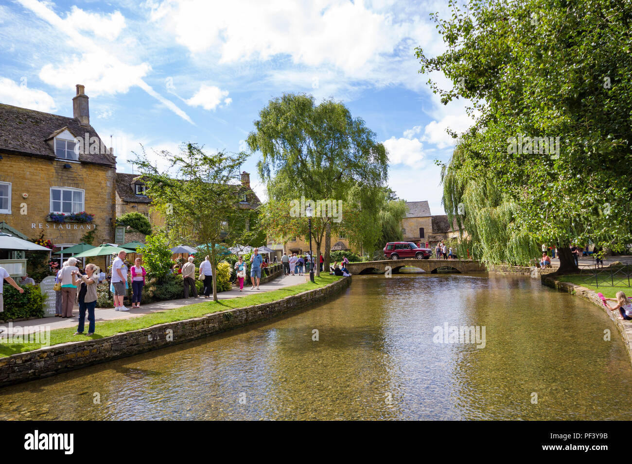 Bourton sobre el agua, Gloucestershire, Inglaterra. Foto de stock