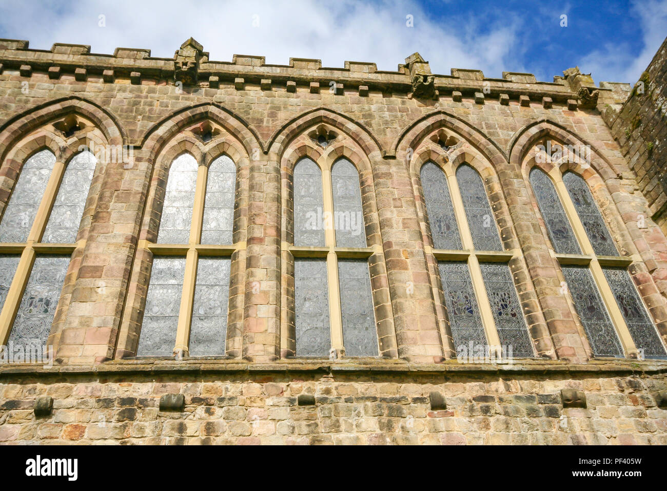 Detalle arquitectónico en las ruinas del priorato en el Bolton Abbey, Wharfedale, North Yorkshire. Foto de stock