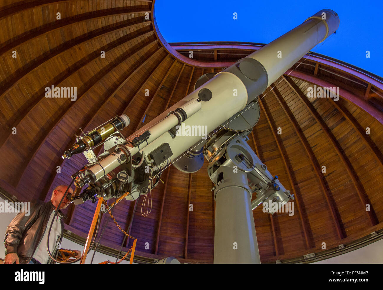pesadilla danés Matrona Zeiss telescopio refractor de 40 cm a 5 metros de distancia focal,  construido en 1935. Specola Vaticana, el Observatorio de Castel Gandolfo  (Italia Fotografía de stock - Alamy
