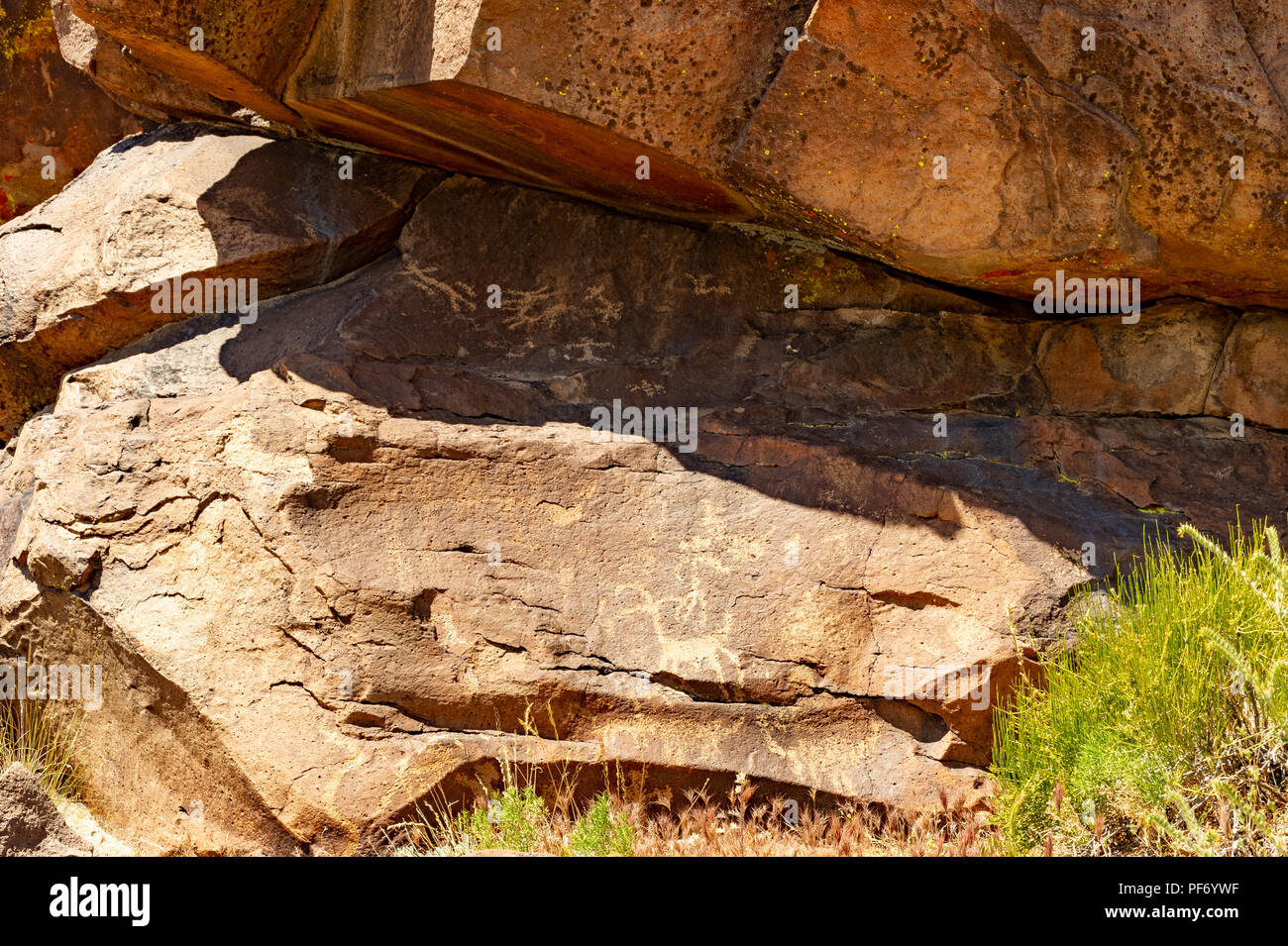 China Lake CA EE UU 26 Abr 2014 Poco Petroglyph Ca n En El Lago 