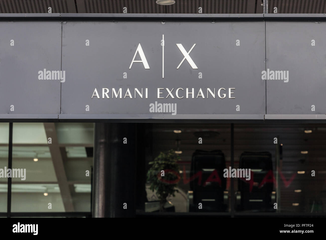 Logo de armani exchange fotografías e imágenes de alta resolución - Alamy
